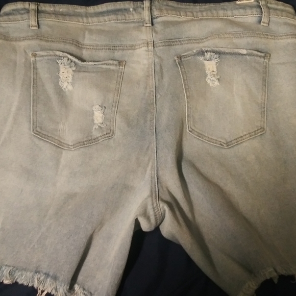 Almost Famous - Picture 4 of 6